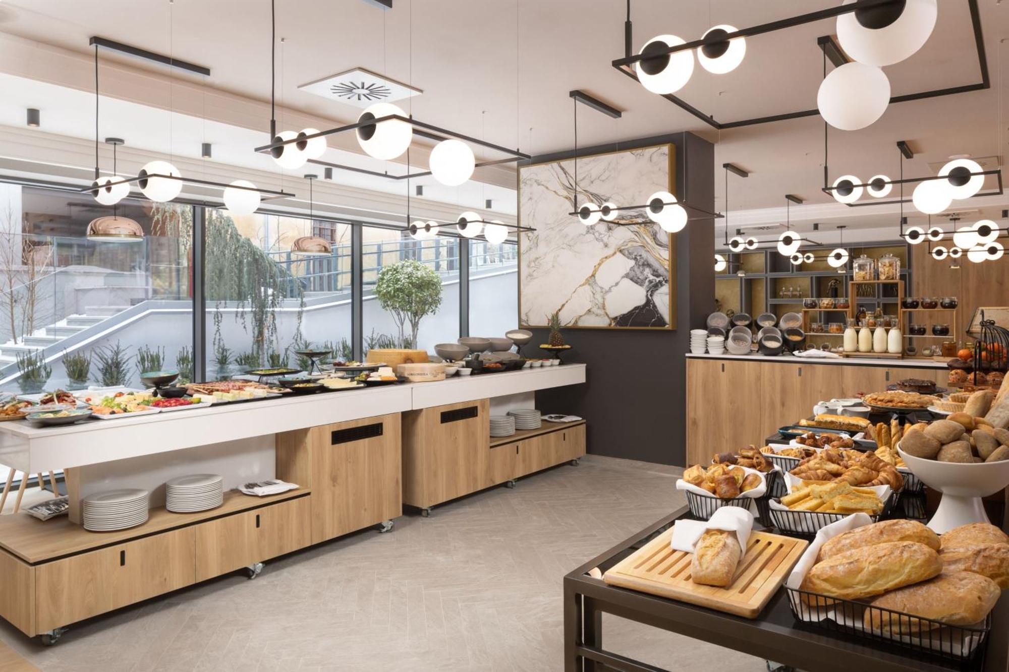 Courtyard By Marriott Cluj - Napoca Downtown Hotel Exterior foto